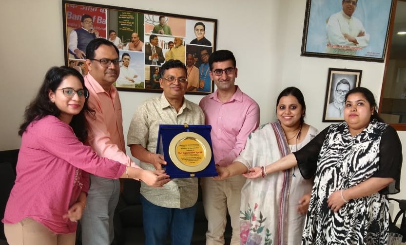 Team ICSI IIP led by Dr. Prasant Sarangi, MD, ICSI IIP visited Mr G. K. Agarwal, Independent director to express heartfelt gratitude on completion of his tenure in 31st July, 2025, with memento, bouquet and a letter of thanks  loading=